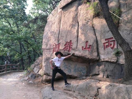 俯视洛阳川，茫茫走胡兵。流血涂野草，豺狼尽冠缨，的深刻解释