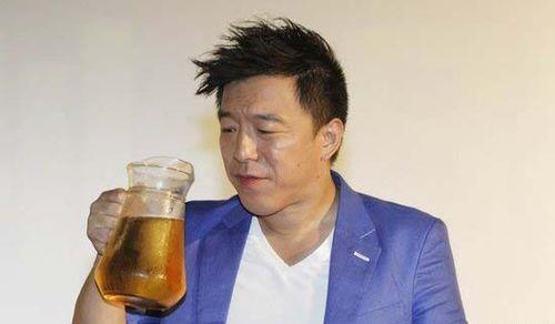 黄渤喝的是什么啤酒