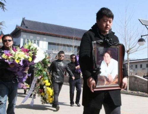 沧海电视剧卢向东被刺后死没有