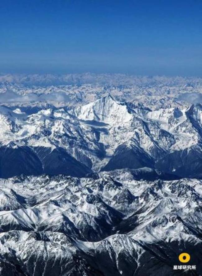 天山的最高峰是什么峰