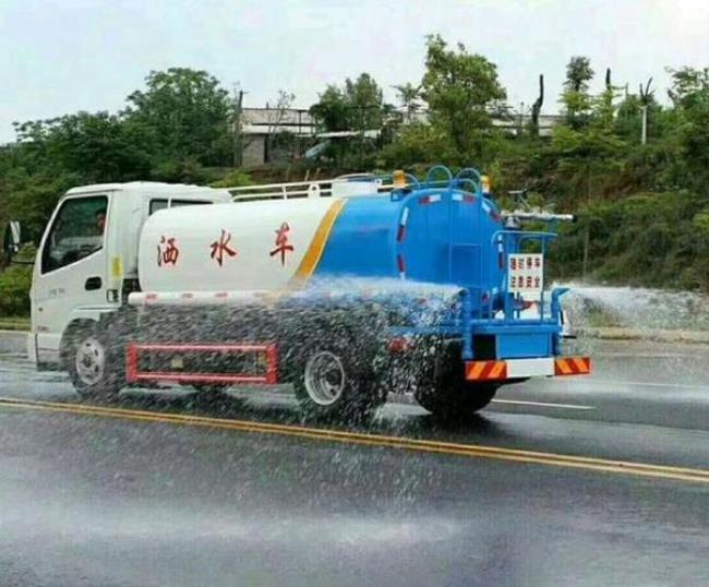 什么的夏天为什么夏天有洒水车