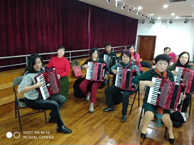 自学手风琴大约多久能学会