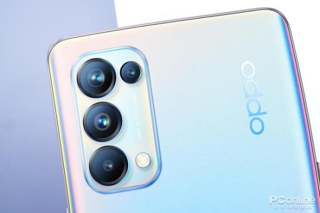 opporeno4怎么插耳机