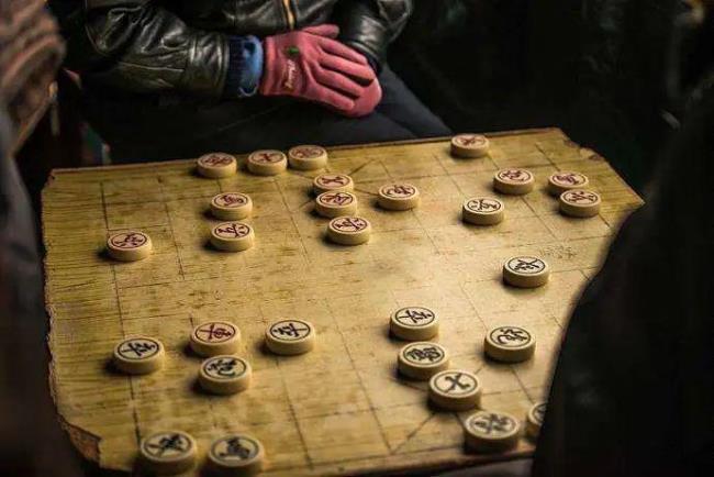 下象棋可以锻炼自己的战略思维