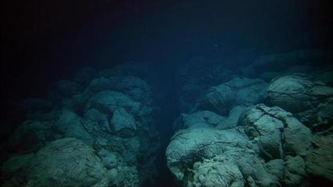 马里亚纳海沟知名岛屿