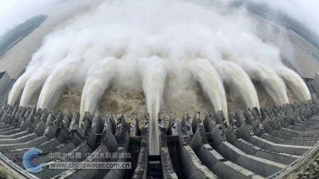 三峡大坝的最大蓄水量为多少