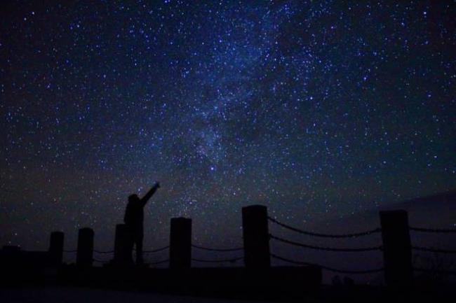 夜空中最亮的星是什么意思