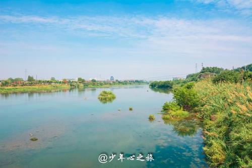 青山绿水相辉映是什么意思