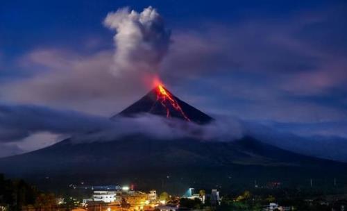 火山深度多少米