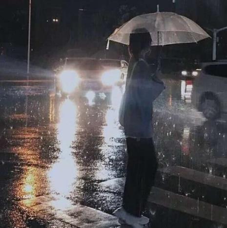 雨天加班的文案