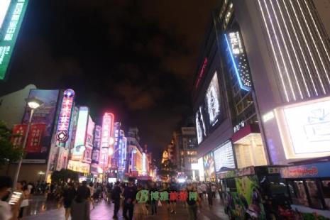 上海市南京路步行街有什么大学