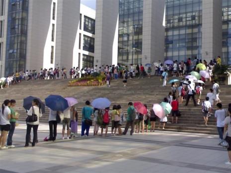 广州大学城哪个地方可以买衣服