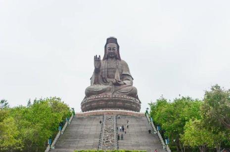 佛山西樵山的大佛像有多高大