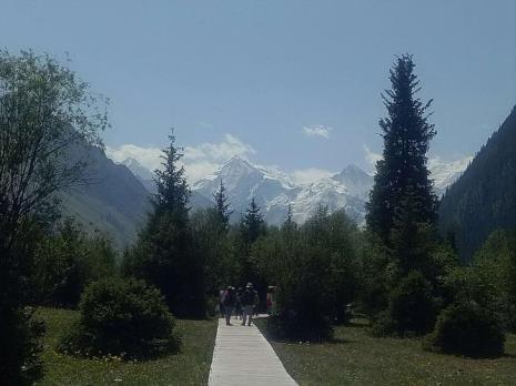 夏塔景区的雪山叫什么