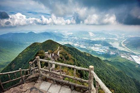 想知道:广州市谢岗银瓶山在哪