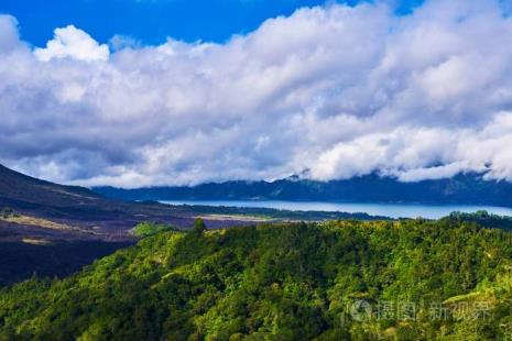 巴厘岛最高的山