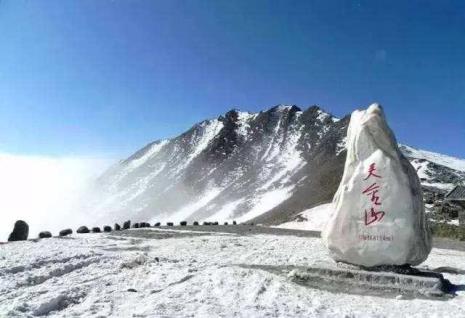 1935年长征翻过第一座大山是什么山