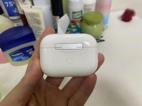 airpods pro摔了一下有噗噗噗的声音