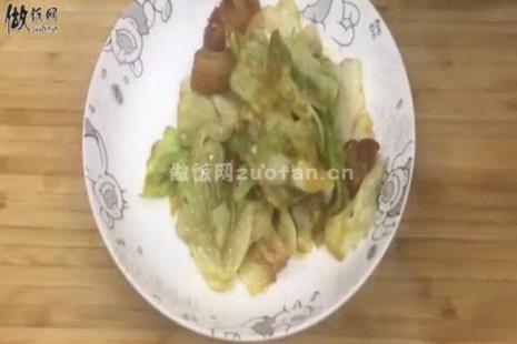 东北菜里用饼皮包菜的是什么