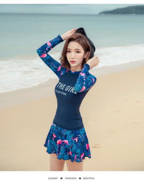 女生游泳穿什么衣服