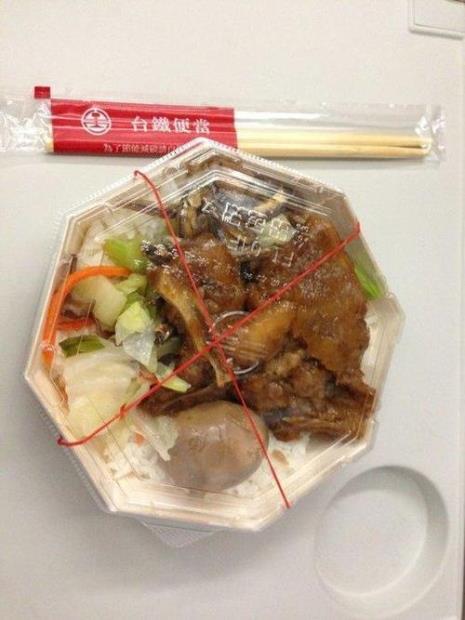 一个半小时的高铁商务有盒饭吗