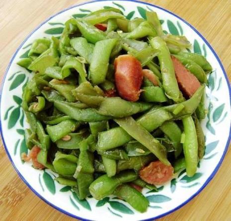 刀豆土豆茄子怎麼做好吃1,刀豆摘去兩頭;刀豆摘去兩頭;2.