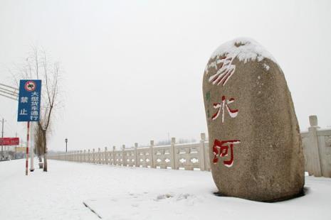 作者抓住易水的什么特点来写