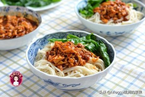 鸡蛋炸酱面老饭骨