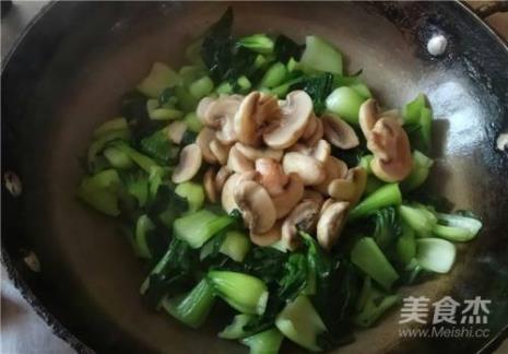 青菜炒蘑菇的青菜是什么菜