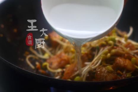 黄豆芽炖红烧肉正宗做法