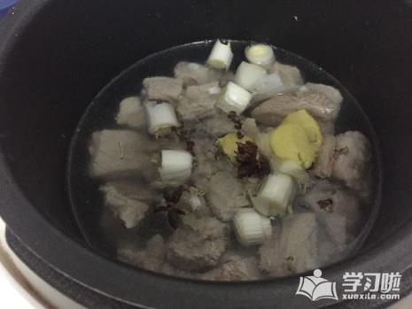 砂锅炖排骨有去腥味的作用吗