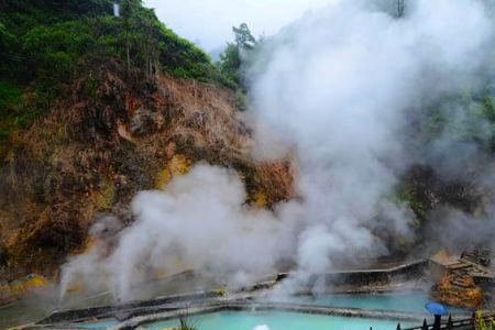 腾冲火山和热海是一路吗