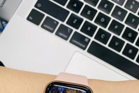 iwatch6为什么一开机就连接不了手机