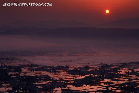 夕阳笼罩释义