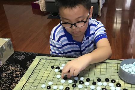 跟爸爸下五子棋日记60字