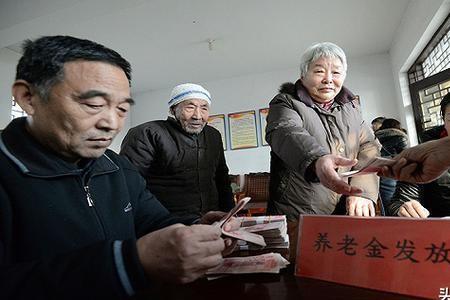 养老保险每年交40000退休能领多少