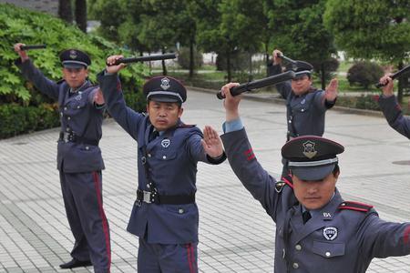 保安上班中风单位承担吗