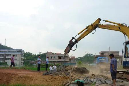 占用耕地建房如何举报