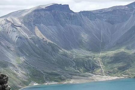 黄石火山和长白山哪个危险