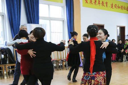 中三步交谊舞基本步分解教学