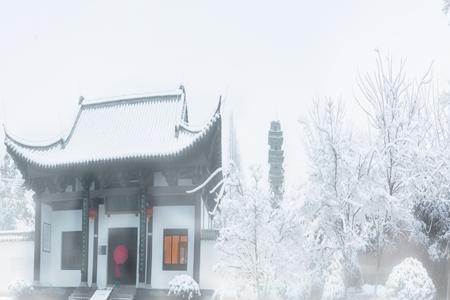 大雪初霁什么意思