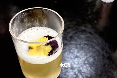 酒吧小酌一杯是什么意思