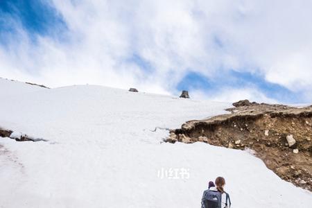 雪山上骑马是什么意思