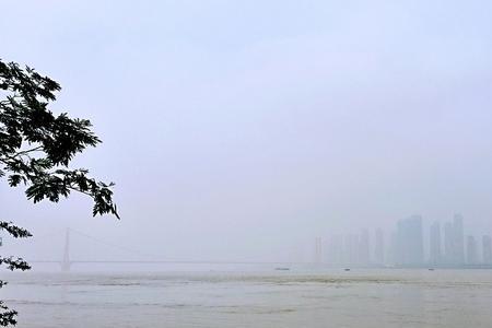 哗哗地下雨什么意思