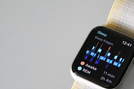 applewatchse2后盖是塑料吗