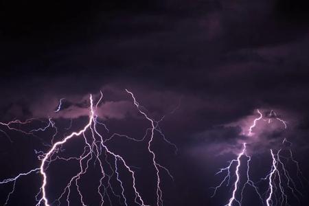 阴雷电阵冰冻夹组词