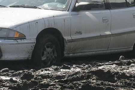 泥泞道路为啥不能用行车制动