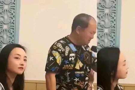 同事十指相扣什么意思