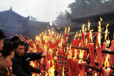 去寺庙烧香头一天能喝酒吃肉吗