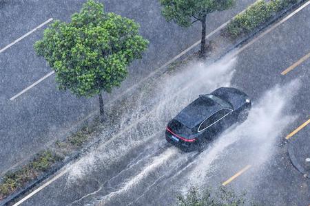 漂泊大雨和瓢泼大雨的区别